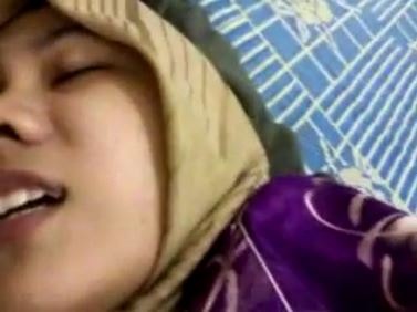 Tudung kuning
