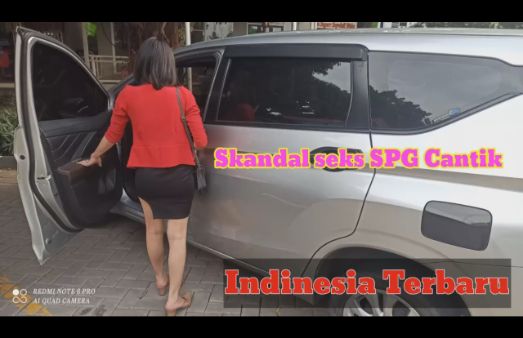 Skandal Seks SPG Cantik Kulum Kontol Di Dalam Mobil